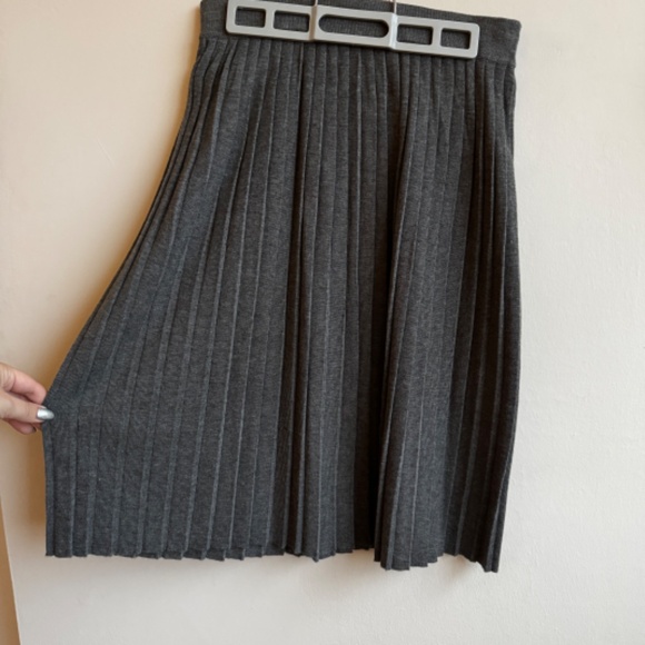ZARA Grey Knit Pleated Skirt - Picture 3 of 4